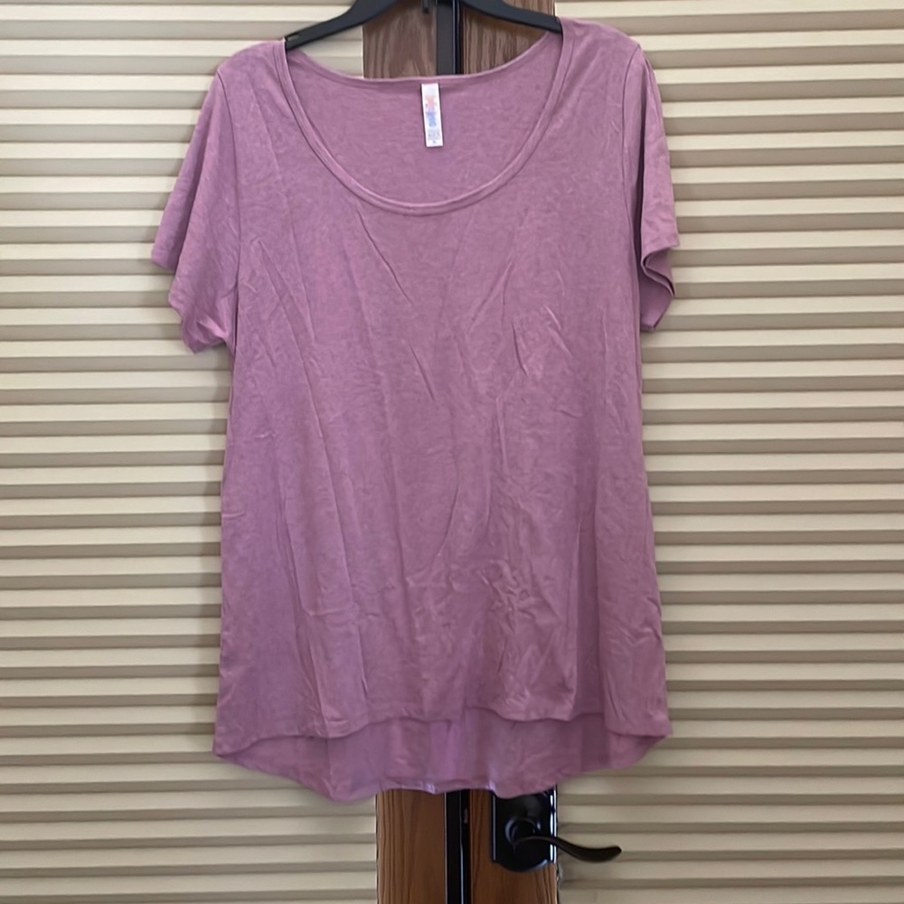 NWOT. LuLaRoe Tee